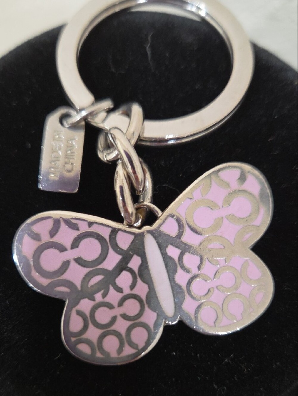 Very Rare Vintage Coach Pink Enamel Butterfly Keyring with Silver Hardware - Picture 2 of 3